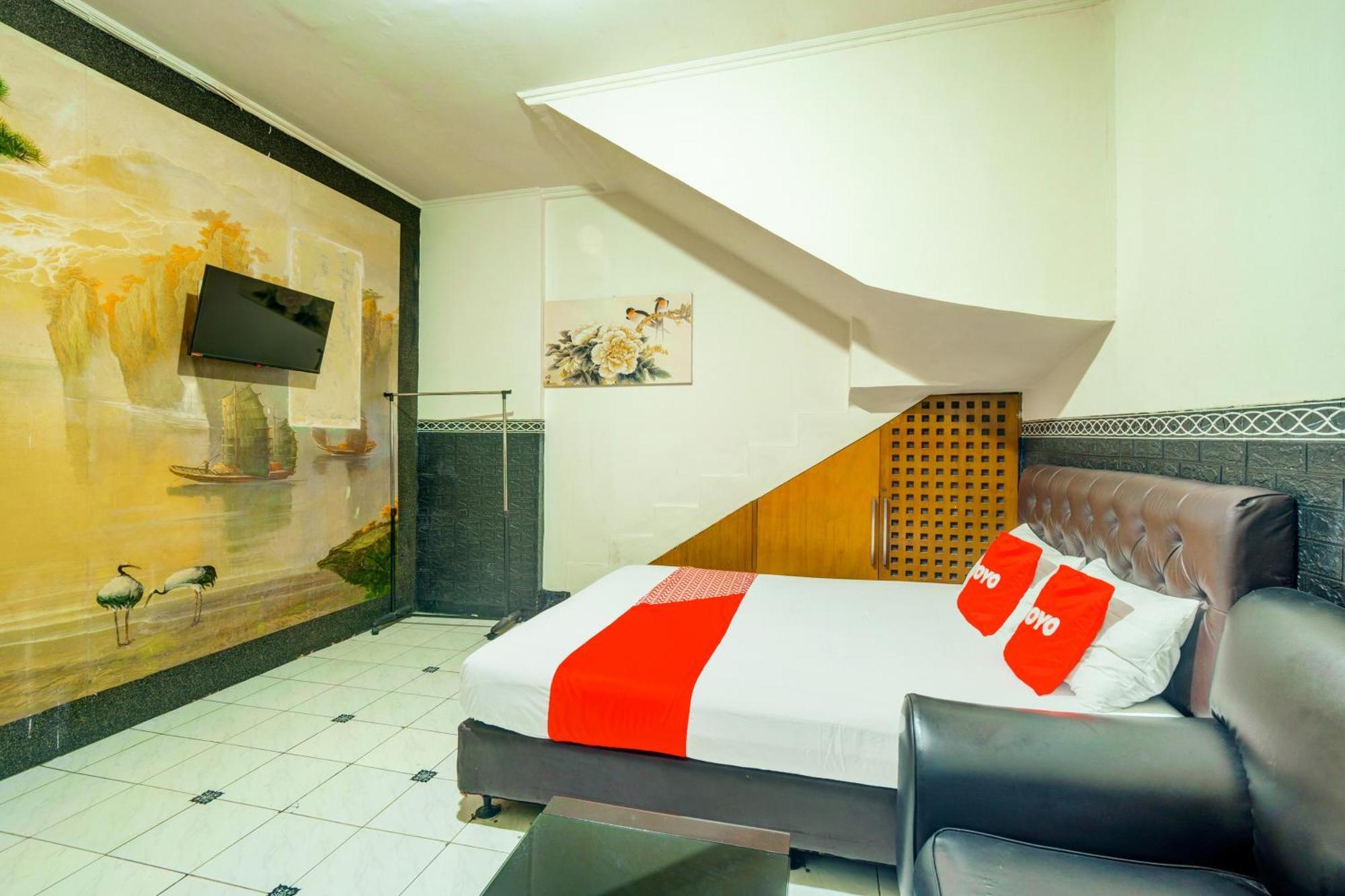 Oyo 93132 Modom Homestay Near Rs Islam Jakarta Pondok Kopi Exterior photo