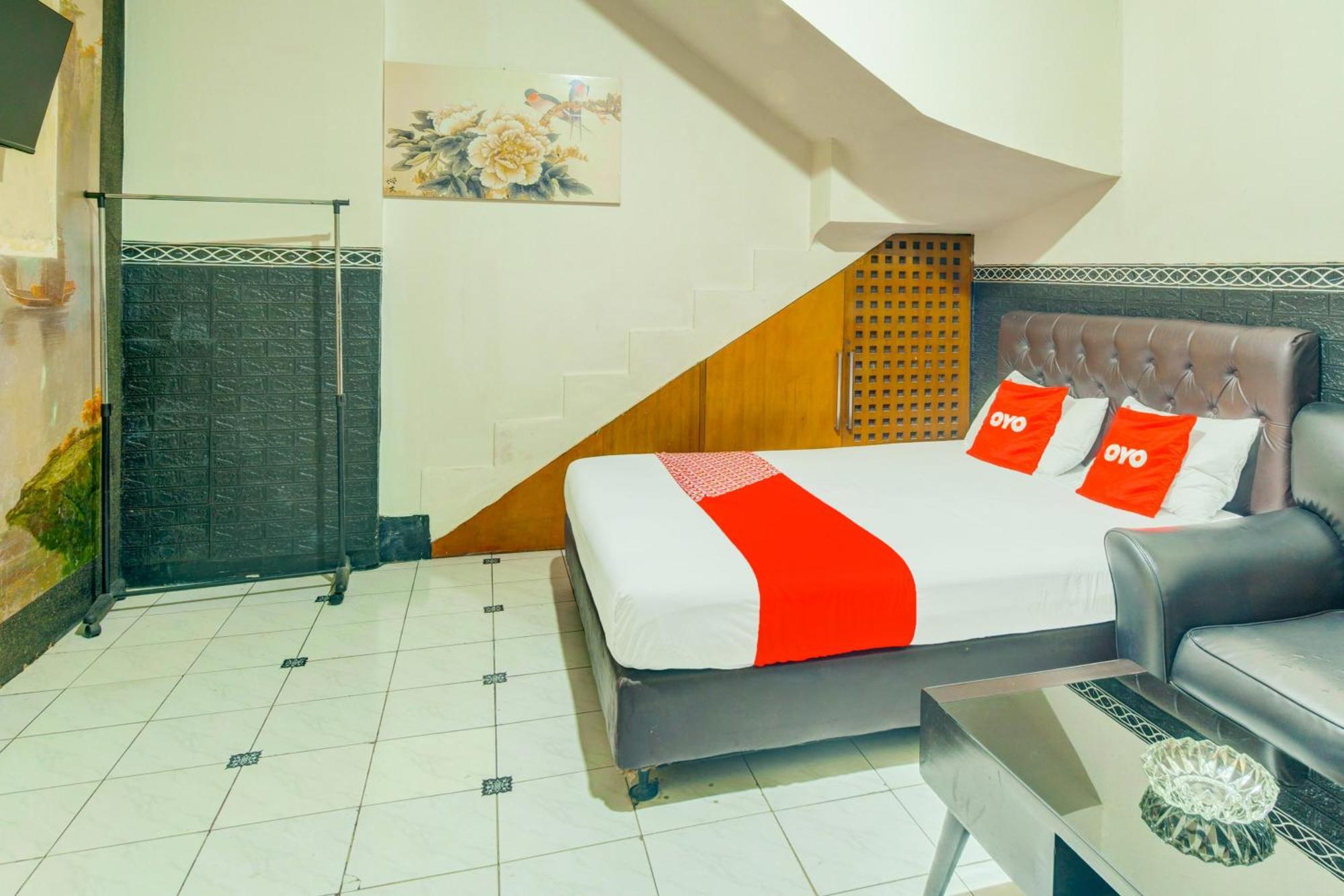 Oyo 93132 Modom Homestay Near Rs Islam Jakarta Pondok Kopi Exterior photo